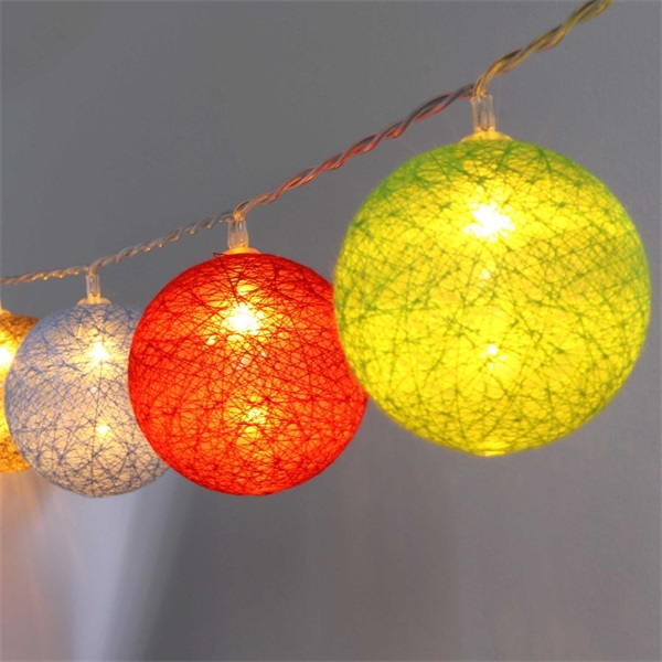 IRIS Gömb alakú 6cm/színes fonott/4,5m/barna-piros-kék-zöld/30db LED-es/USB-s fénydekoráció  (104-45)