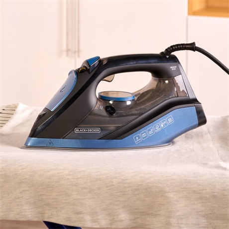 Black and Decker BXIR2801E Gőzölős vasaló Black and Decker BXIR2801E Gőzölős vasaló