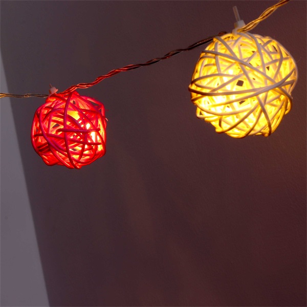 IRIS Gömb alakú fonott/rattan/4m/fehér/20db LED-es/3xAA elemes fénydekoráció  (101-01) IRIS Gömb alakú fonott/rattan/4m/fehér/20db LED-es/3xAA elemes fénydekoráció  (101-01)