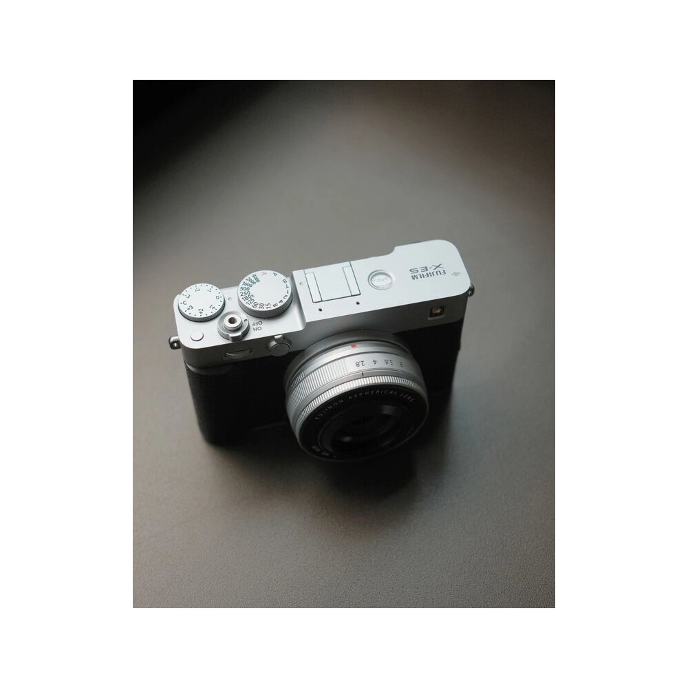 Fujifilm X-E5 + XF 23mm f/2.8 R WR MILC fényképezőgép KIT (ezüst)
