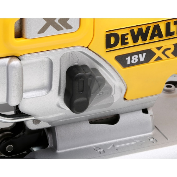 DEWALT 18V XR  kefe nélküli  2×5Ah töltővel Dekopírfűrész