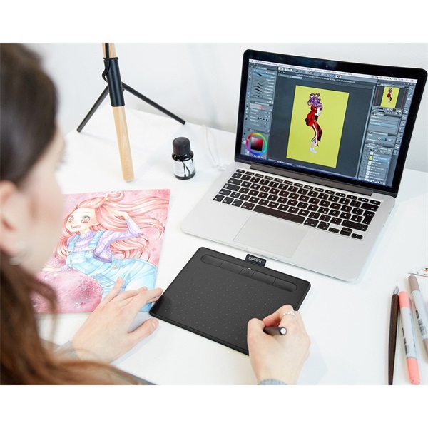 Wacom Intuos S Bluetooth digitális rajztábla fekete (CTL-4100WLK-N)