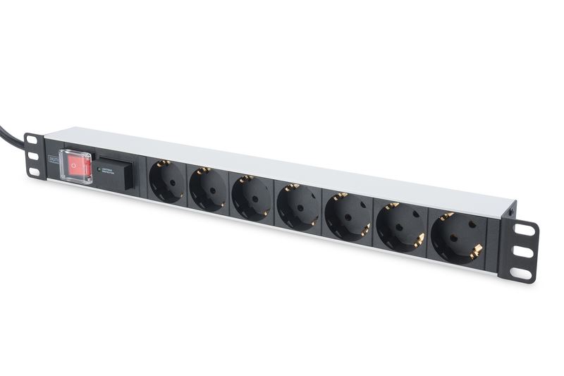 Digitus tápelosztó rackszekrényhez 19" 7db aljzat kapcsolóval 2m (DN-95407)