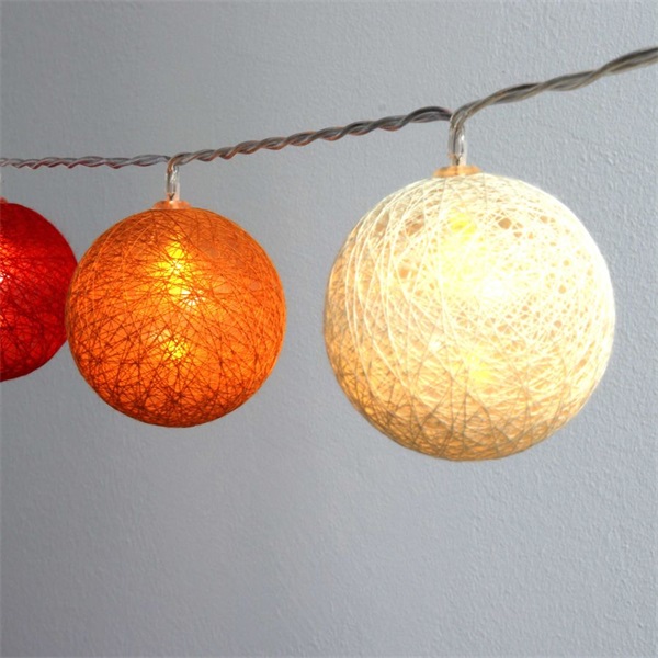 IRIS Gömb alakú 6cm/színes fonott/3m/piros-narancs-meleg fehér/20db LED-es/USB-s fénydekoráció  (104-26) IRIS Gömb alakú 6cm/színes fonott/3m/piros-narancs-meleg fehér/20db LED-es/USB-s fénydekoráció  (104-26)