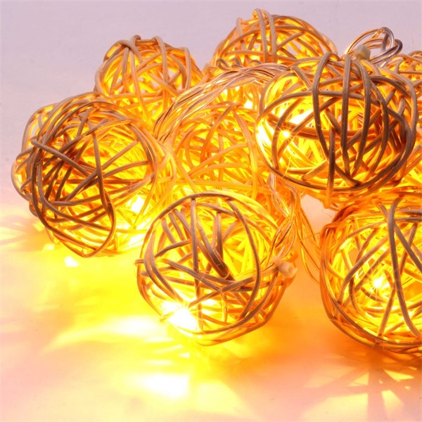 IRIS Gömb alakú fonott/rattan/1,5m/meleg fehér/10db LED-es/3xAA elemes fénydekoráció  (102-01)
