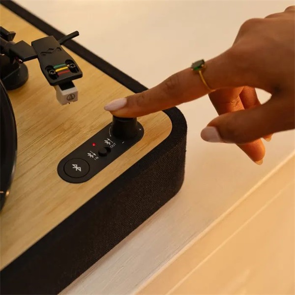 Marley Revolution Bluetooth bakelit lemezjátszó Marley Revolution Bluetooth bakelit lemezjátszó