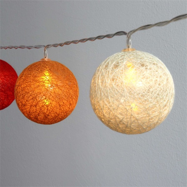 IRIS Gömb alakú 6cm/színes fonott/4,5m/piros-narancs-meleg fehér/30db LED-es/USB-s fénydekoráció  (104-42)