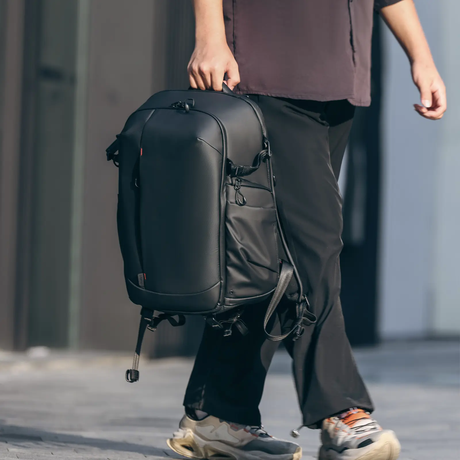Ulanzi BP09 Traker, hardshell fotós hátizsák, 22L
