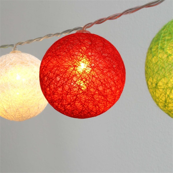 IRIS Gömb alakú 6cm/színes fonott/3m/piros-fehér-zöld/20db LED-es/USB-s fénydekoráció (104-32) IRIS Gömb alakú 6cm/színes fonott/3m/piros-fehér-zöld/20db LED-es/USB-s fénydekoráció (104-32)