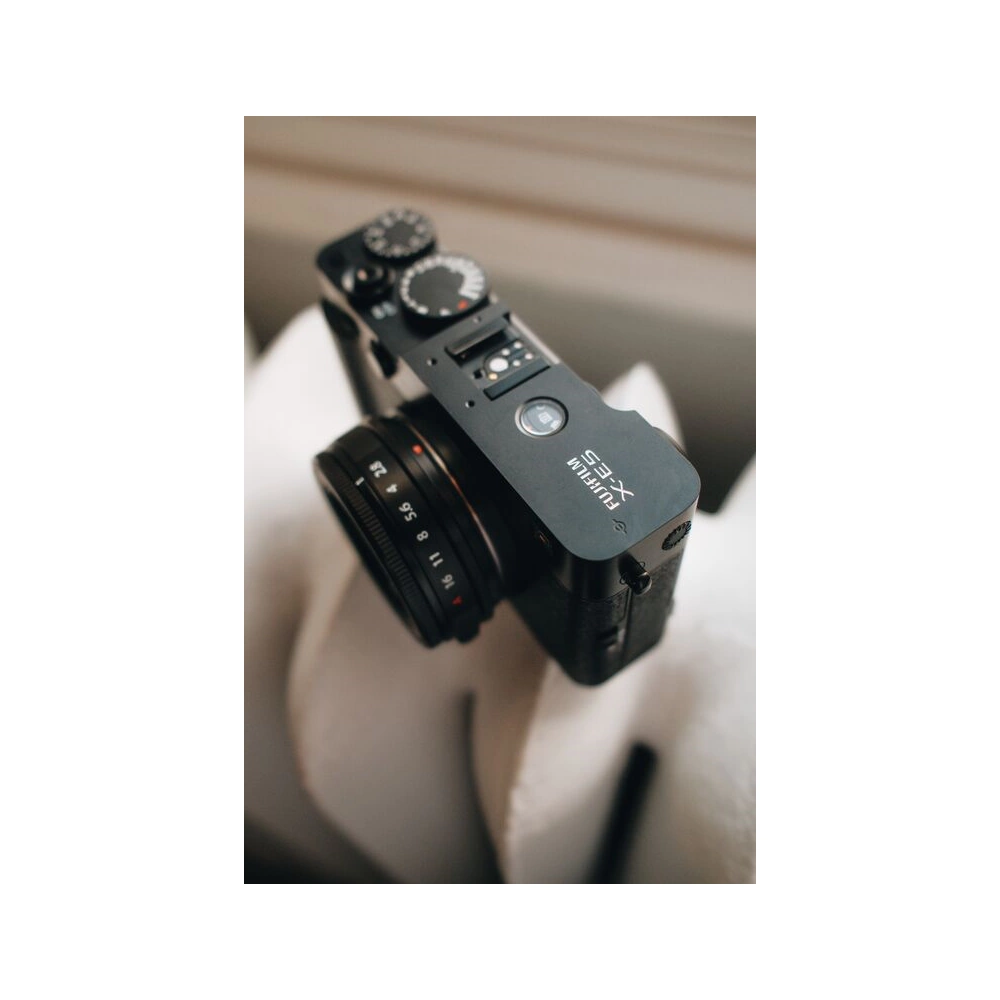 Fujifilm X-E5 + XF 23mm f/2.8 R WR MILC fényképezőgép KIT (fekete)