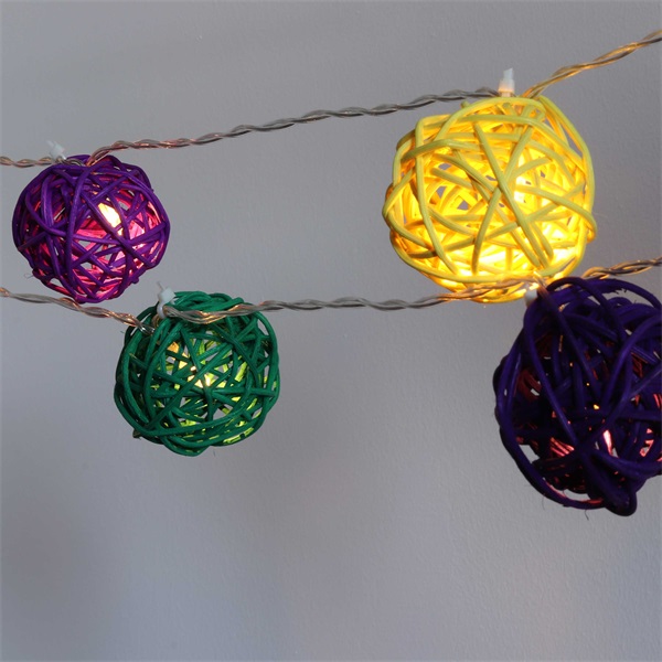 IRIS Gömb alakú fonott/rattan/4m/több színű/20db LED-es/3xAA elemes fénydekoráció  (101-02) IRIS Gömb alakú fonott/rattan/4m/több színű/20db LED-es/3xAA elemes fénydekoráció  (101-02)