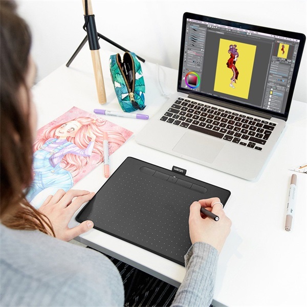 Wacom Intuos M Bluetooth digitális rajztábla fekete (CTL-6100WLK-N)