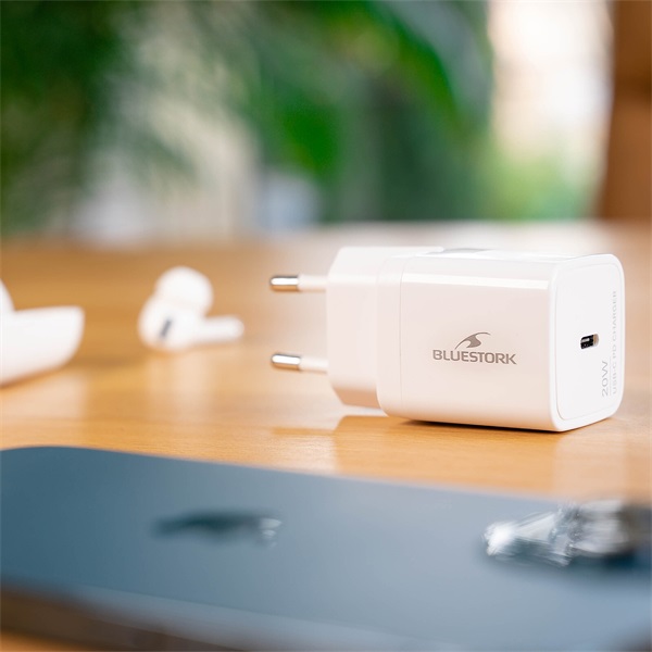 Bluestork   PW-NB-20-C  USB-C  20W  Telefon töltő Fehér 