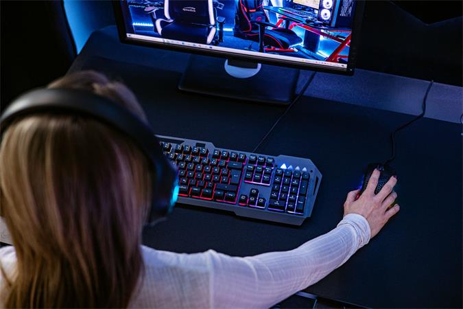 SPEEDLINK "LUNERA RGB Rainbow" Vezetékes gaming fém USB Billentyűzet Fekete HUN