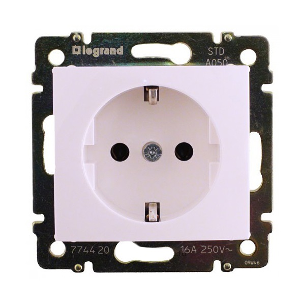 Legrand Valena 2P+F csatlakozóaljzat, fehér, süllyesztett (774420) Legrand Valena 2P+F csatlakozóaljzat, fehér, süllyesztett (774420)