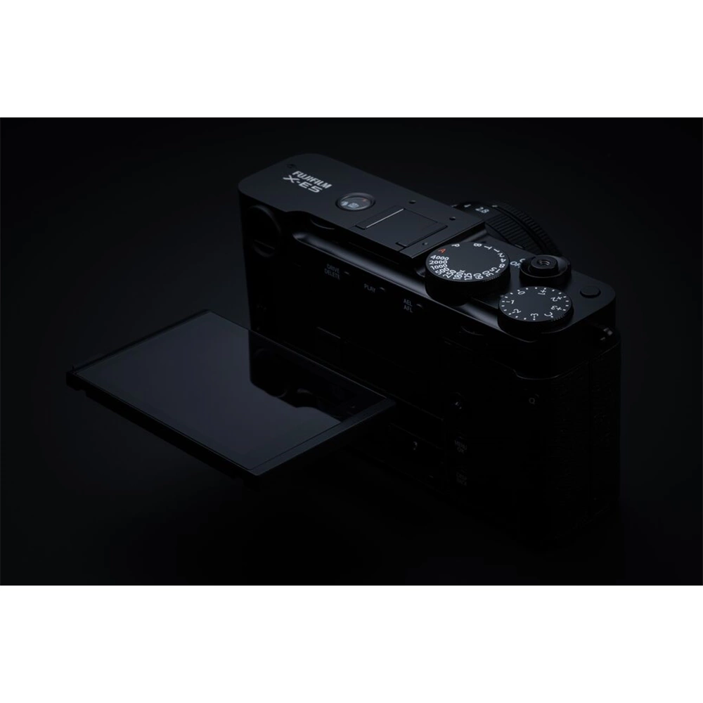 Fujifilm X-E5 + XF 23mm f/2.8 R WR MILC fényképezőgép KIT (fekete)