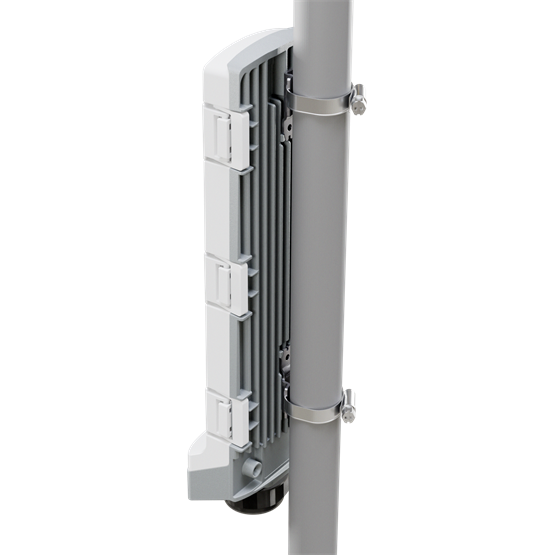 MikroTik GPERx6 kültéri switch, 3x Gigabit Ethernet (1x PoE bemenet/ 2x PoE kimenet), 3x 10G SFP+, 3 DC kimenet, IP66