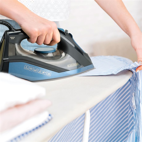 Black and Decker BXIR2801E Gőzölős vasaló