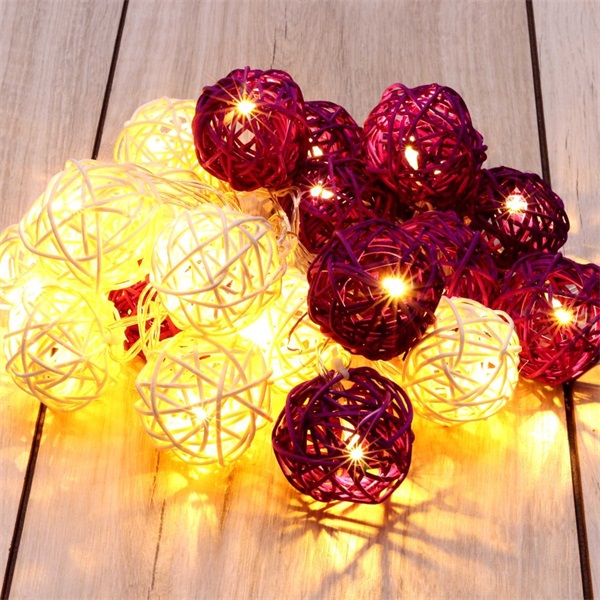 IRIS Gömb alakú fonott/rattan/4m/meleg fehér + lila/20db LED-es/3xAA elemes fénydekoráció  (101-03)