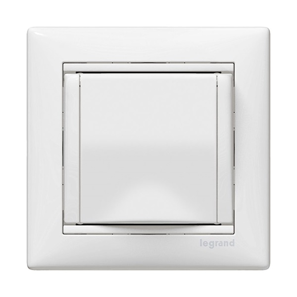 Legrand Valena 2P+F csatlakozóaljzat csapófedéllel, fehér, süllyesztett (774422) Legrand Valena 2P+F csatlakozóaljzat csapófedéllel, fehér, süllyesztett (774422)