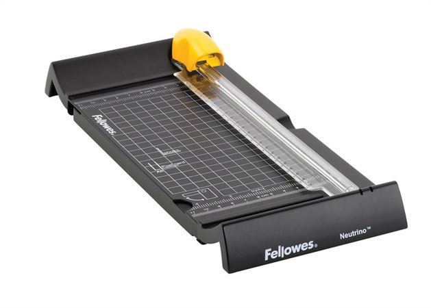 FELLOWES "Neutrino" A5, 5 lap, görgős vágógép (IFW54127) FELLOWES "Neutrino" A5, 5 lap, görgős vágógép (IFW54127)