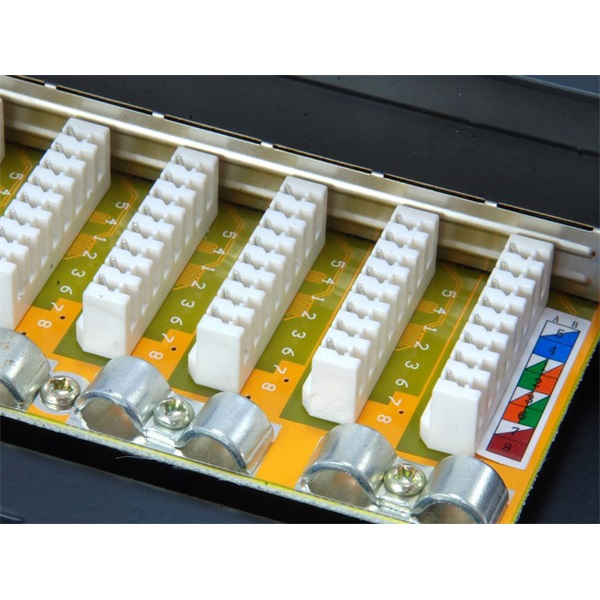 Equip 326417  16 port Cat6  1U árnyékolt Patch Panel  Fekete