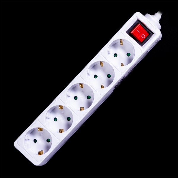 IRIS Electric IEPS-5W-5M-K Hosszabbító elosztó 5 aljzattal, kapcsolóval, 5m fehér IRIS Electric IEPS-5W-5M-K Hosszabbító elosztó 5 aljzattal, kapcsolóval, 5m fehér