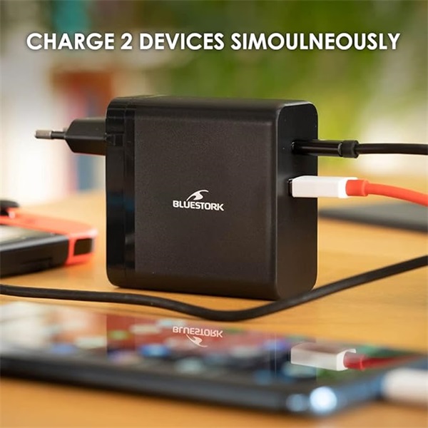 Bluestork    PW-NB-65-C  USB-C  USB-A  65W  1.8m kábel Hálózati töltő Fekete 