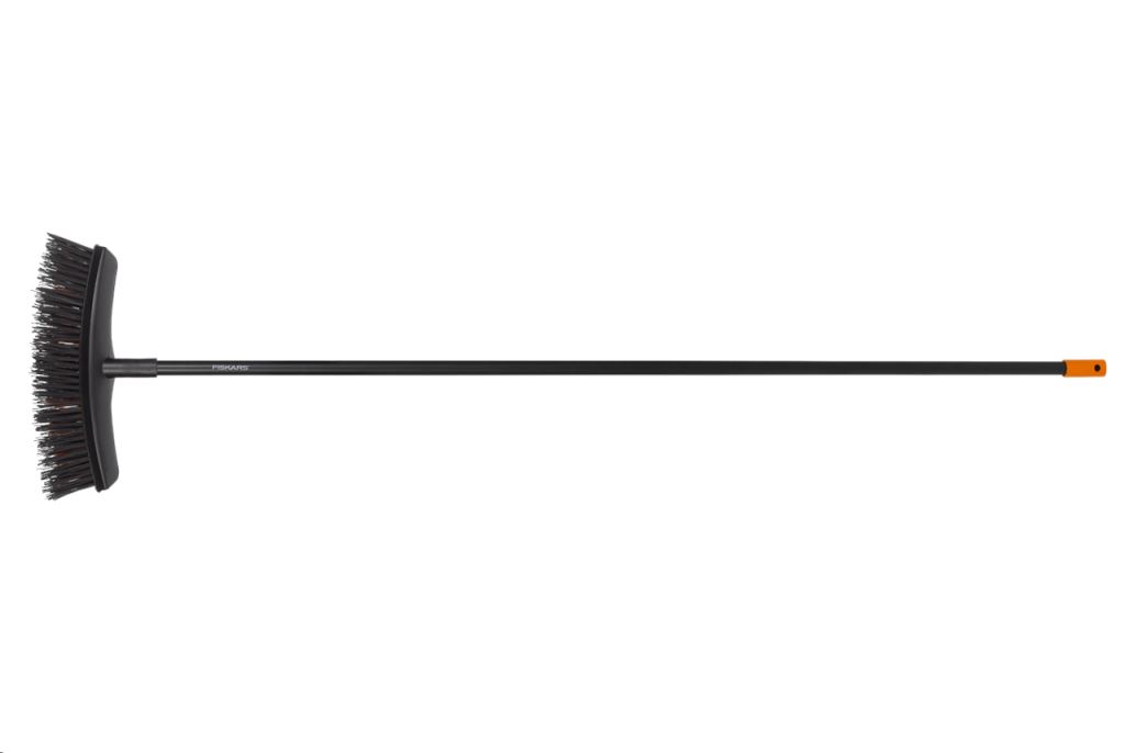 Fiskars 1025921 Solid univerzális kültéri seprű nyéllel(M)
