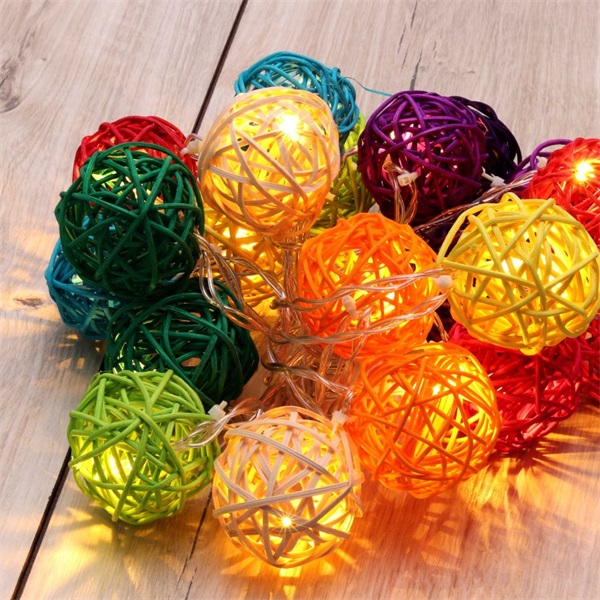 IRIS Gömb alakú fonott/rattan/4m/több színű/20db LED-es/3xAA elemes fénydekoráció  (101-02) IRIS Gömb alakú fonott/rattan/4m/több színű/20db LED-es/3xAA elemes fénydekoráció  (101-02)