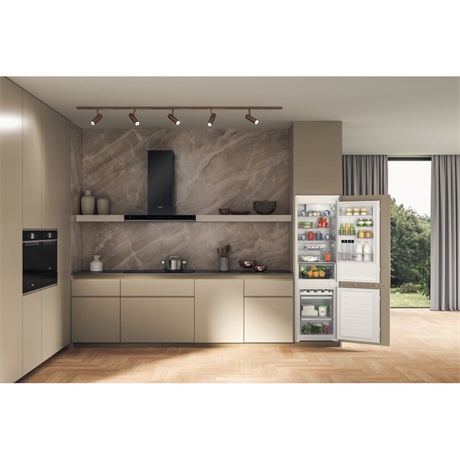 Whirlpool WHC18D011C2 Beépíthető alulfagyasztós hűtőszekrény