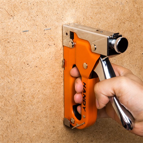 Handy 10442B Kézi tűzőgép szett kofferben 