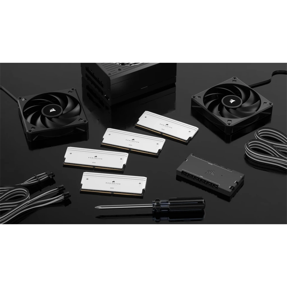 Corsair 96GB DDR5 6400MHz Kit(2x48GB) Dominator Titanium RGB Memória Fehér