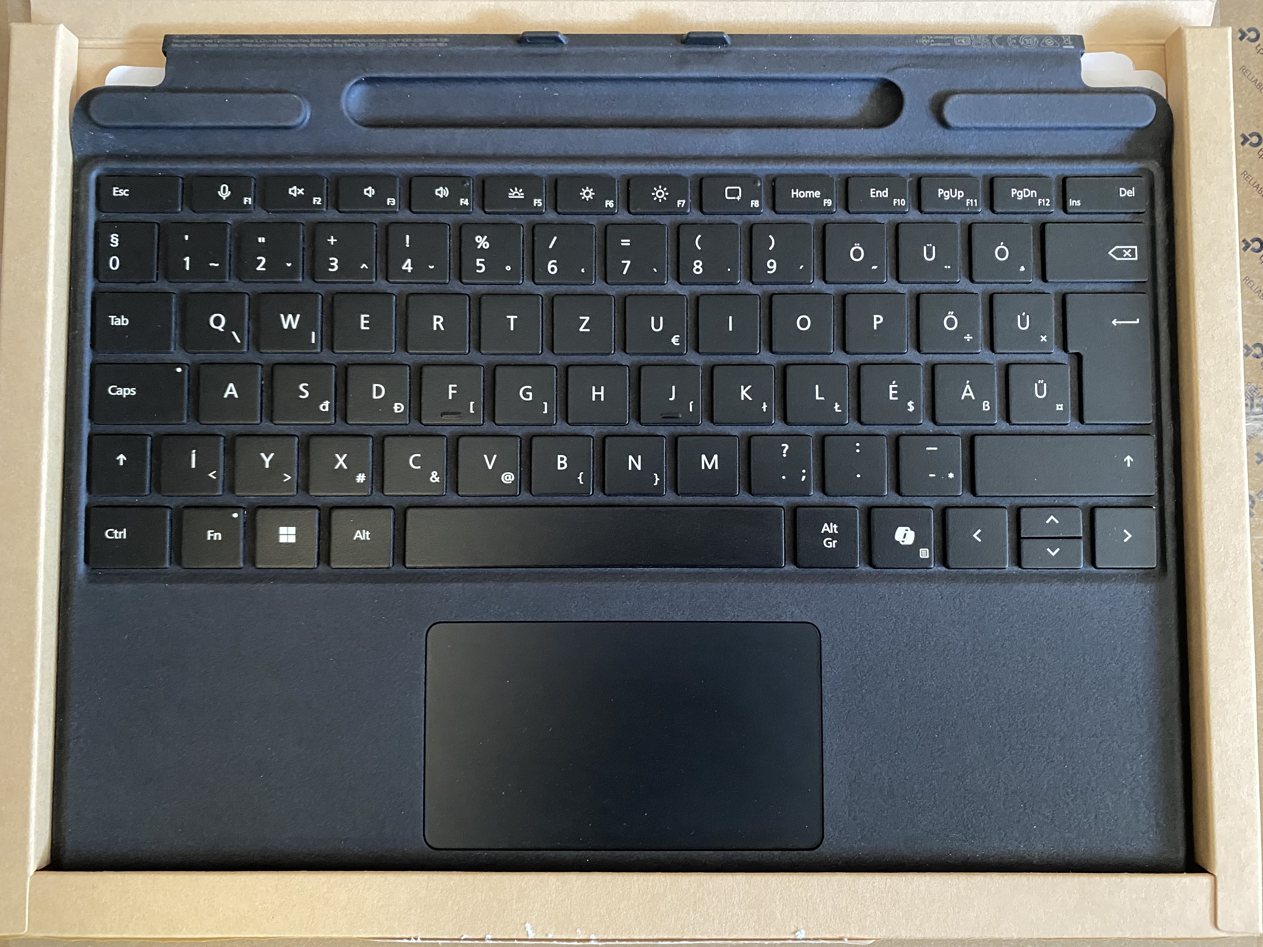 Microsoft Surface Pro Keyboard with pen storage HU Fekete