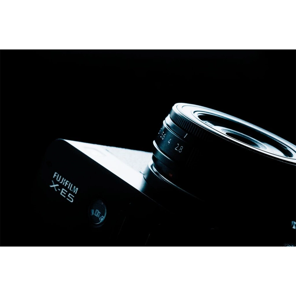 Fujifilm X-E5 + XF 23mm f/2.8 R WR MILC fényképezőgép KIT (fekete)