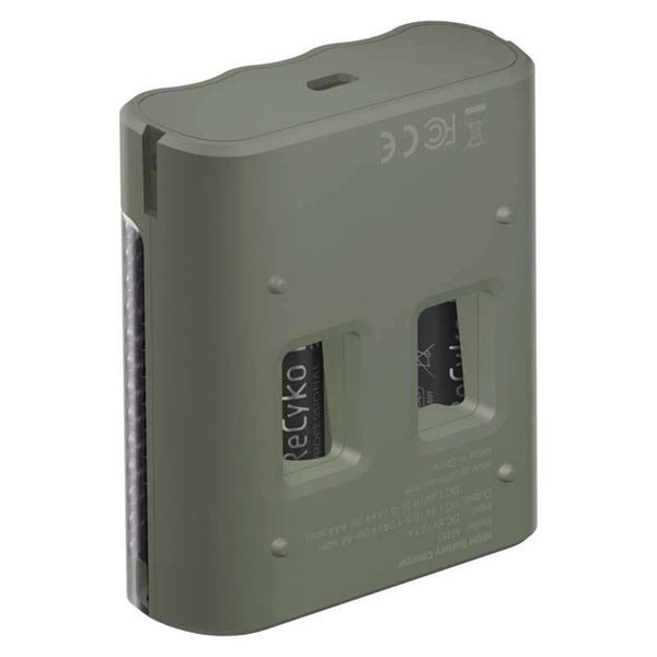 GP Speed M451 akkutöltő + 4xAA ReCyko Pro (B53455)