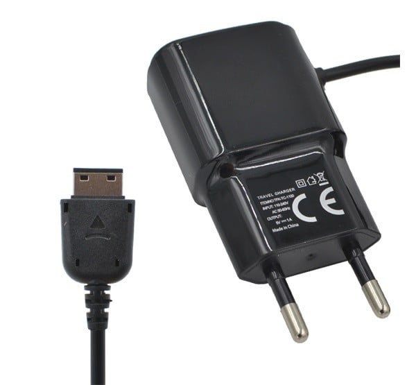 Hálózati töltő (5V / 1000mA + beépített kábel) FEKETE (TFK-TC1100) Hálózati töltő (5V / 1000mA + beépített kábel) FEKETE (TFK-TC1100)