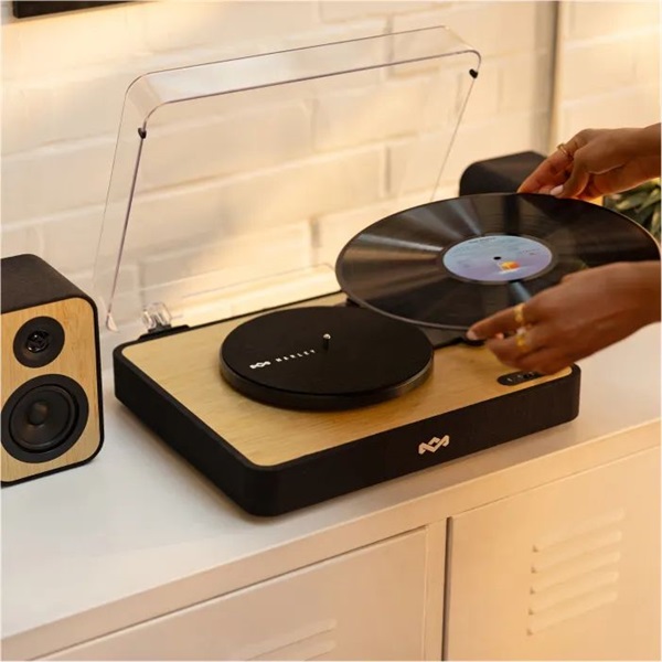 Marley Revolution Bluetooth bakelit lemezjátszó és hangszóró pár Marley Revolution Bluetooth bakelit lemezjátszó és hangszóró pár