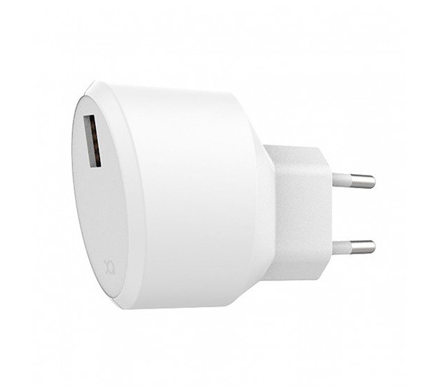 XQISIT hálózati töltő USB aljzat (5V / 2400mA) FEHÉR (31537)