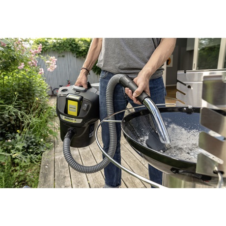 Karcher AD 2 BATTERY 1.348-300.0 HAMUPORSZÍVÓ AKKUMULÁTOROS