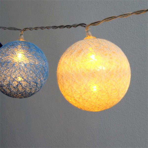 IRIS Gömb alakú 6cm/színes fonott/3m/kék-v.kék-fehér/20db LED-es/USB-s fénydekoráció  (104-27)