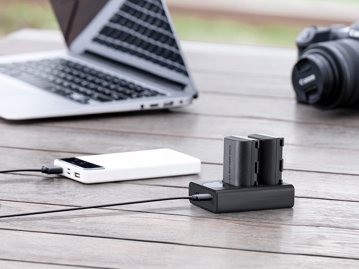 K&F Concept hordozható dupla USB-C akkumulátor LC-E6 töltő + 2db LP-E6NH akkumulátor 2250mAh