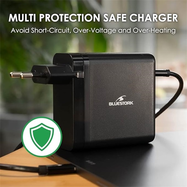 Bluestork    PW-NB-65-C  USB-C  USB-A  65W  1.8m kábel Hálózati töltő Fekete 
