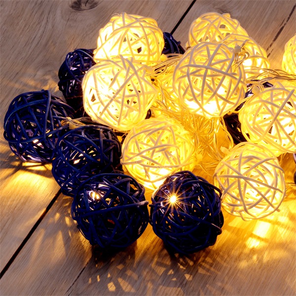 IRIS Gömb alakú fonott/rattan/4m/fehér + kék/20db LED-es/3xAA elemes fénydekoráció  (101-04)