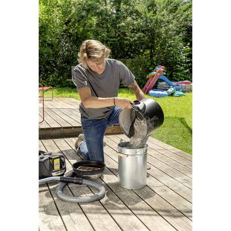 Karcher AD 2 BATTERY 1.348-300.0 HAMUPORSZÍVÓ AKKUMULÁTOROS