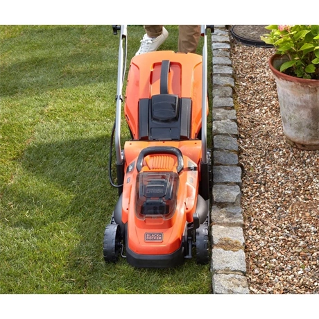 Black and Decker BCMW33184L2-QW   2db 4 AH akkumulátorral és gyorstöltővel Akkumulátoros fűnyíró
