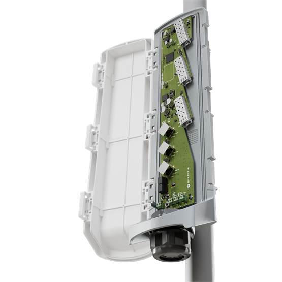 MikroTik GPERx6 kültéri switch, 3x Gigabit Ethernet (1x PoE bemenet/ 2x PoE kimenet), 3x 10G SFP+, 3 DC kimenet, IP66